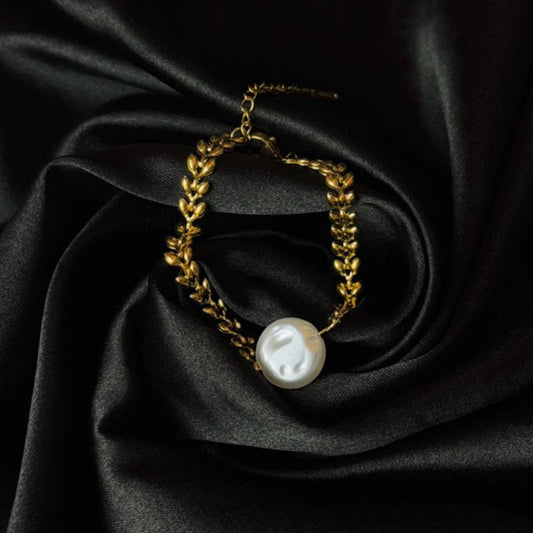 BEAUTY VESSEL 18k Pearl Bracelet