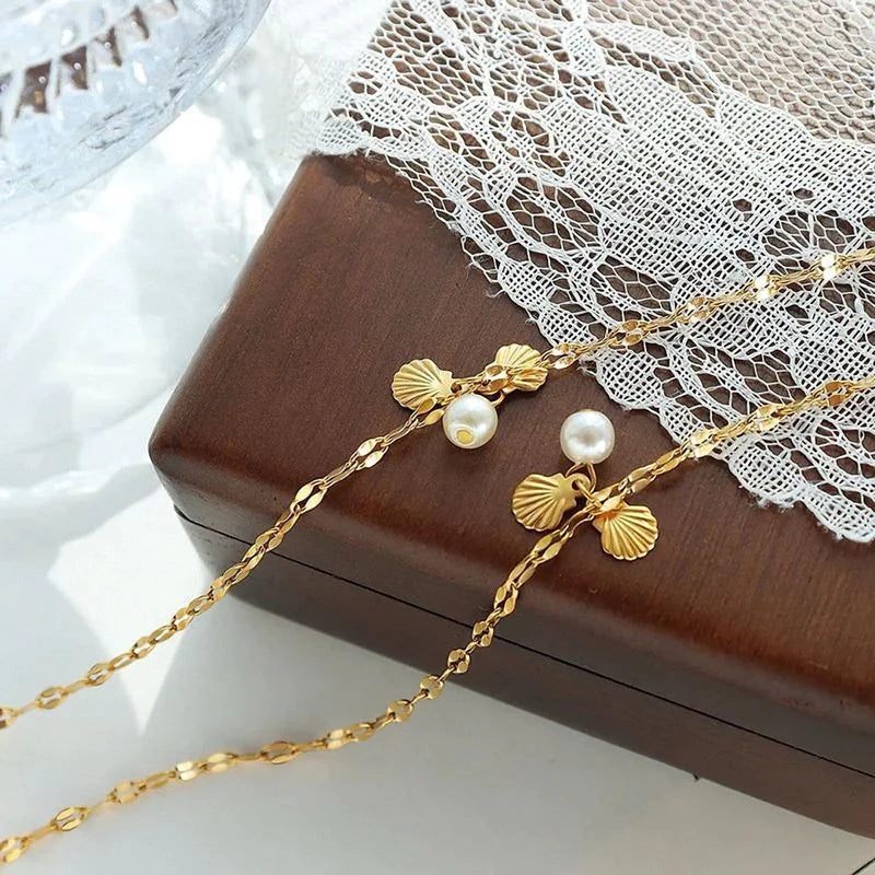 BEAUTY VESSEL 18k Minimalist Sea Shell Pearl