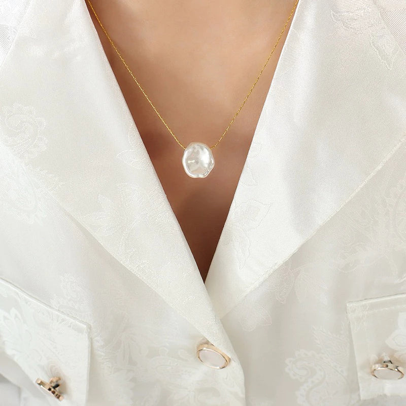 BEAUTY VESSEL Electroplated Gold Pearl Necklace