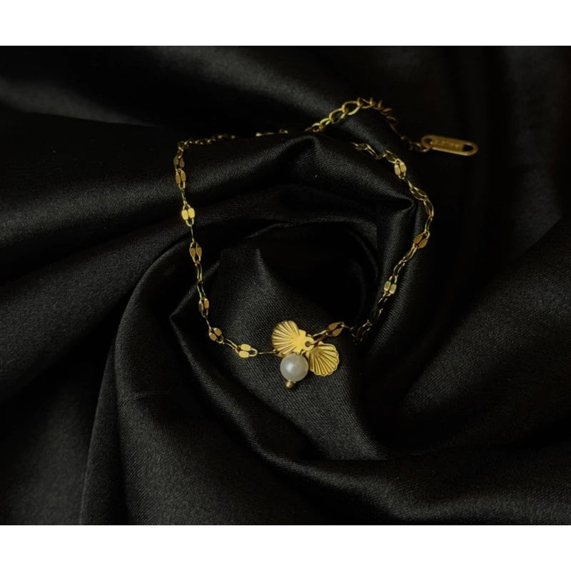 BEAUTY VESSEL 18k Minimalist Sea Shell Pearl