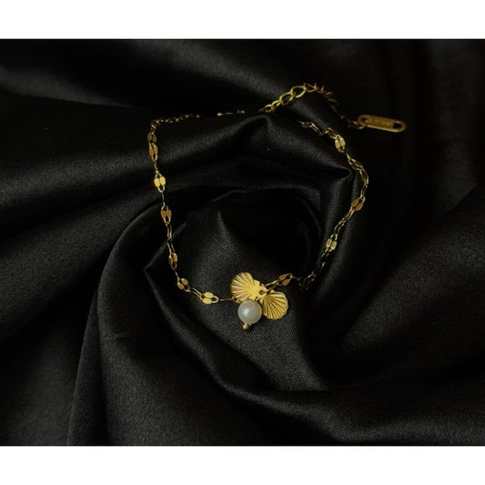 BEAUTY VESSEL 18k Minimalist Sea Shell Pearl